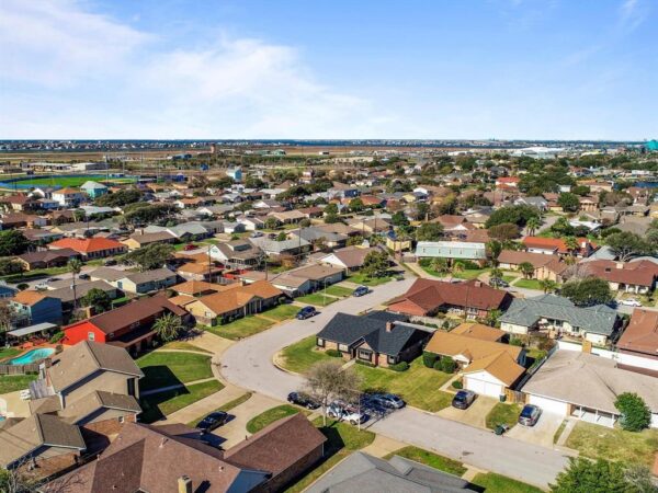 7741 Chantilly Cir Galveston, TX 77551 - Image 27