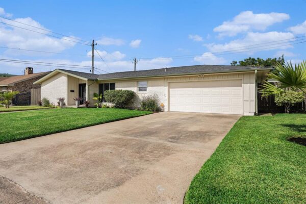 7730 Chantilly Circle Galveston, TX 77551 - Image 3