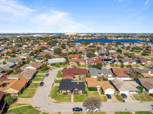 7741 Chantilly Cir Galveston, TX 77551 - Image 6