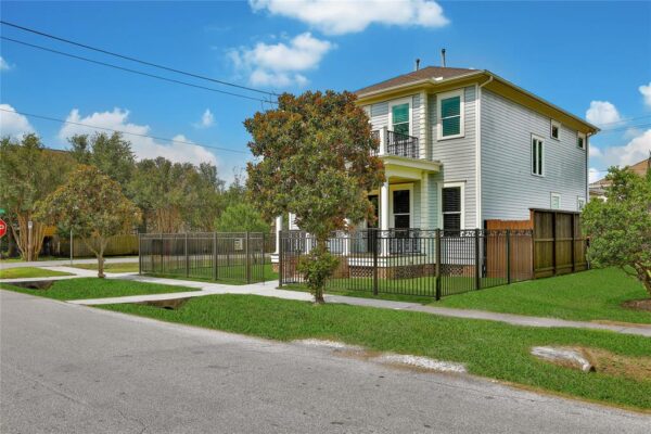 1001 Lawrence Street  Houston 77008 Harris - Image 2