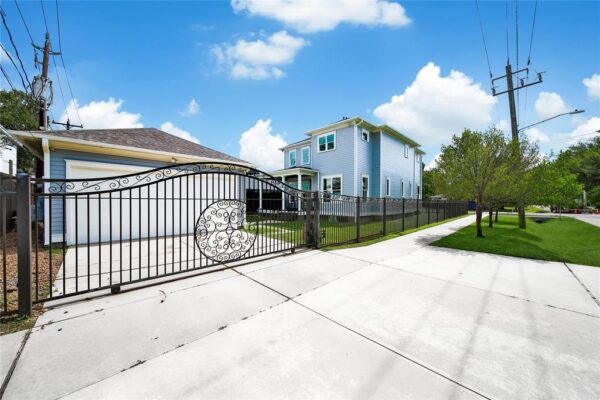 1001 Lawrence Street  Houston 77008 Harris - Image 25