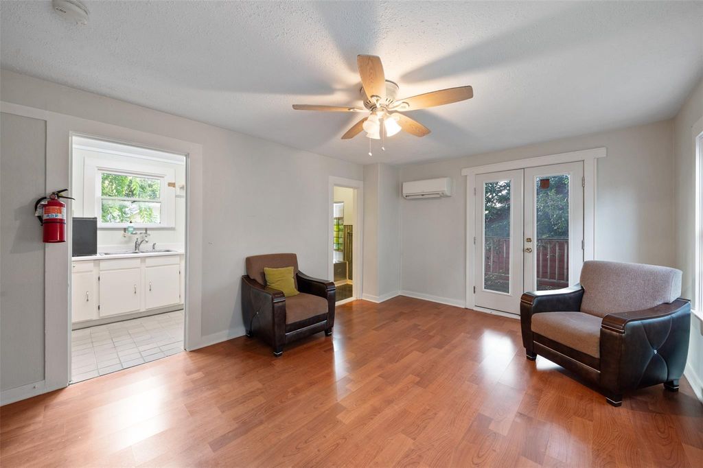 1007 Heights Boulevard  Houston 77008 Harris - Image 10