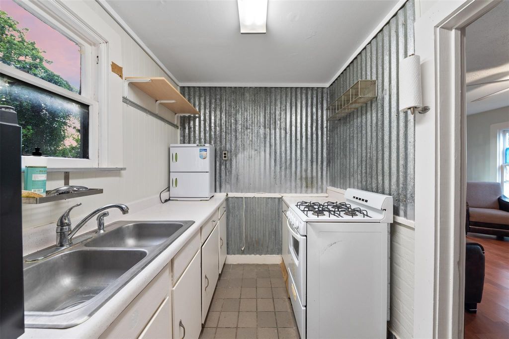 1007 Heights Boulevard  Houston 77008 Harris - Image 13