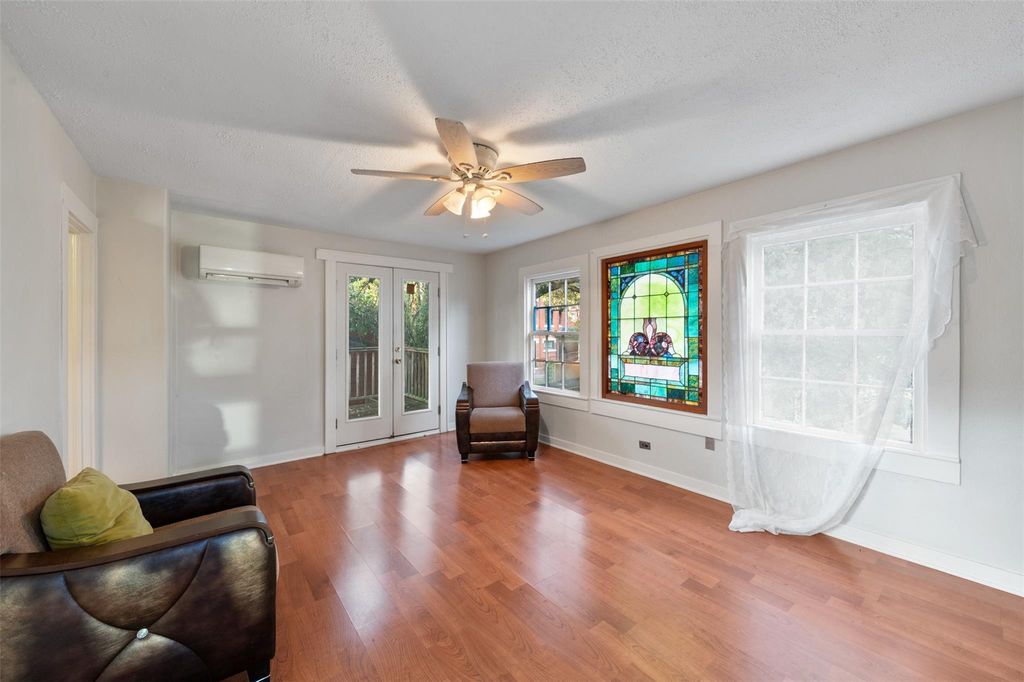 1007 Heights Boulevard  Houston 77008 Harris - Image 9