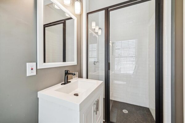 1017 Waverly Street B Houston 77008 Harris - Image 26