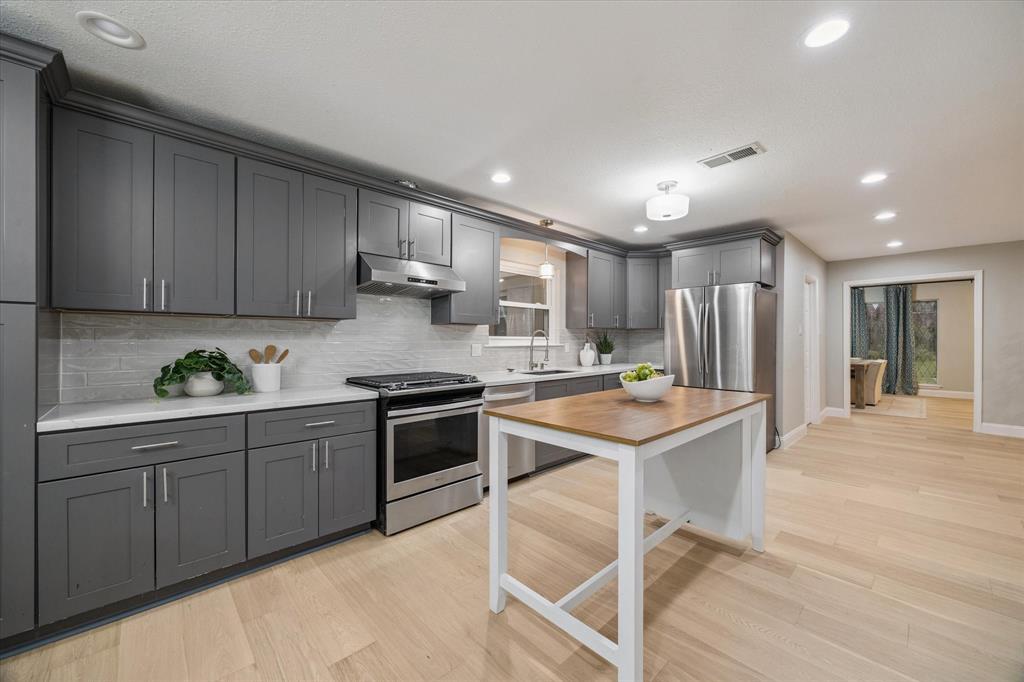 102 Stoney Creek Drive  Houston 77024 Harris - Image 12