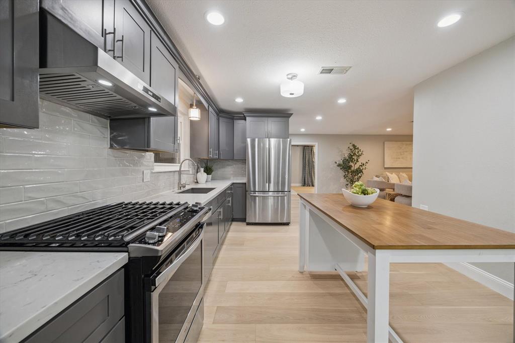 102 Stoney Creek Drive  Houston 77024 Harris - Image 15