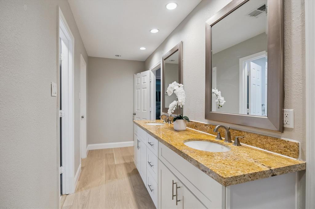 102 Stoney Creek Drive  Houston 77024 Harris - Image 18