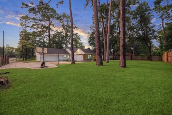 102 Stoney Creek Drive  Houston 77024 Harris - Image 2