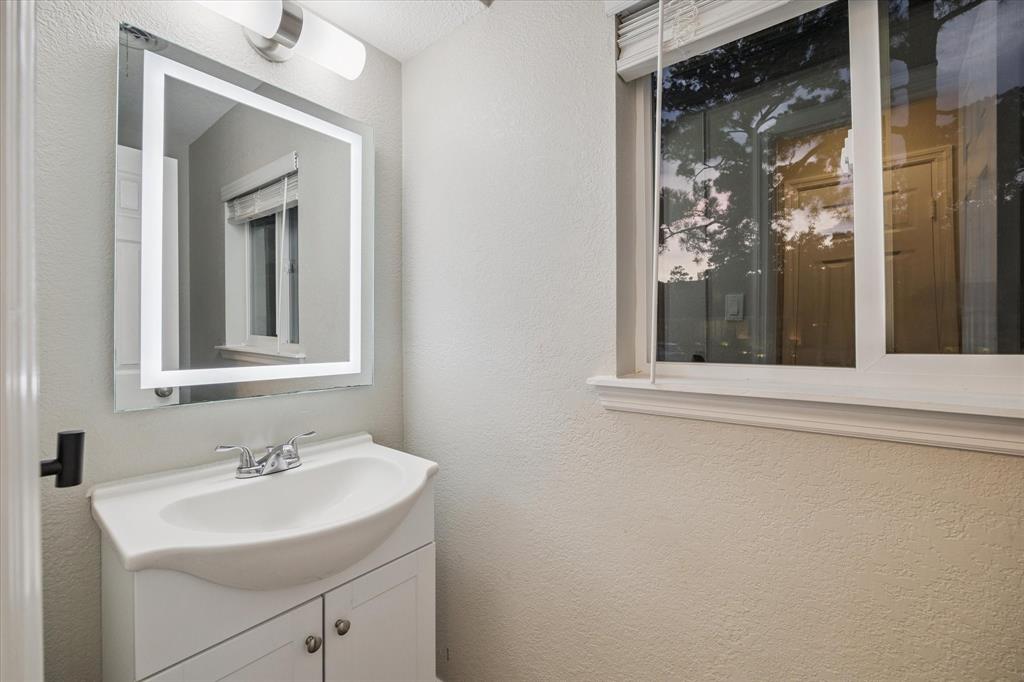 102 Stoney Creek Drive  Houston 77024 Harris - Image 25