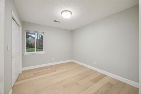 102 Stoney Creek Drive  Houston 77024 Harris - Image 27
