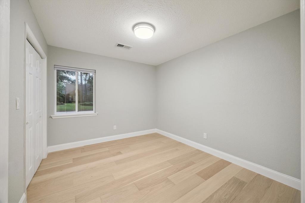 102 Stoney Creek Drive  Houston 77024 Harris - Image 27