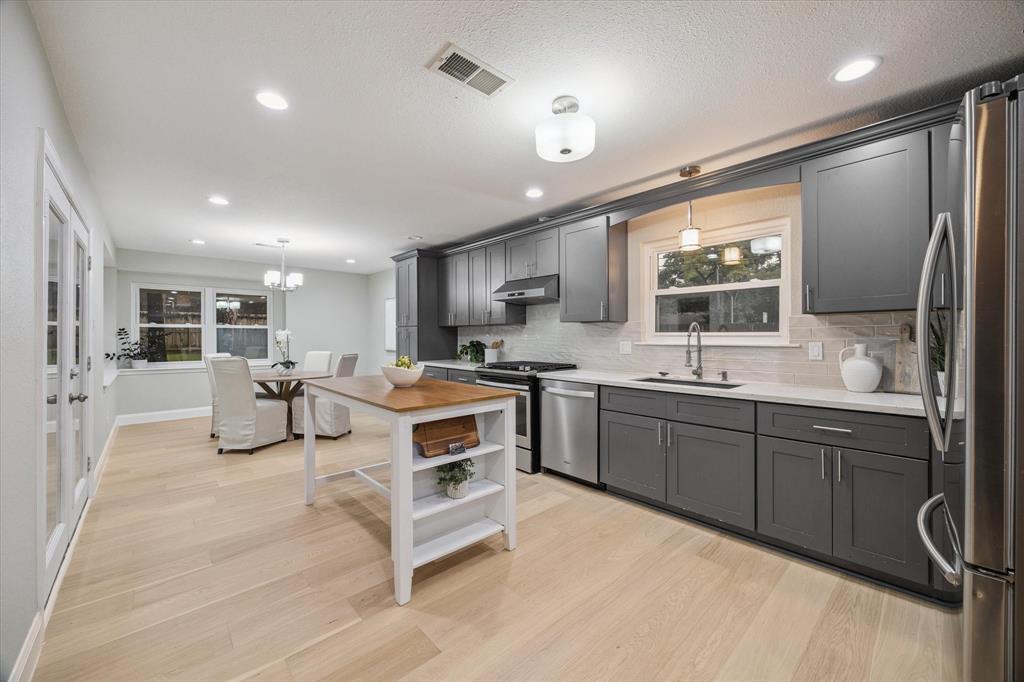 102 Stoney Creek Drive  Houston 77024 Harris - Image 4