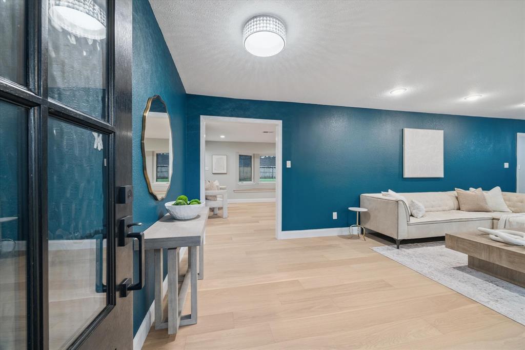 102 Stoney Creek Drive  Houston 77024 Harris - Image 8