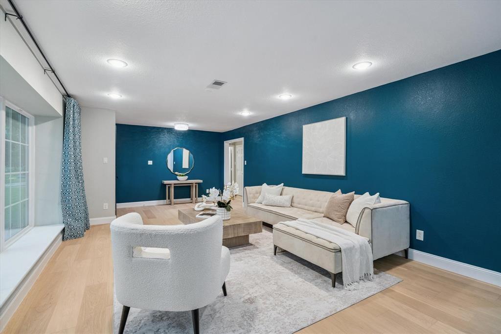 102 Stoney Creek Drive  Houston 77024 Harris - Image 9