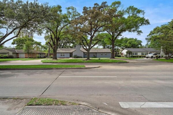 1068 Chimney Rock Road  Houston 77056 Harris - Image 2