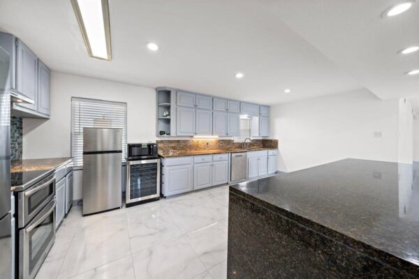 1068 Chimney Rock Road  Houston 77056 Harris - Image 24