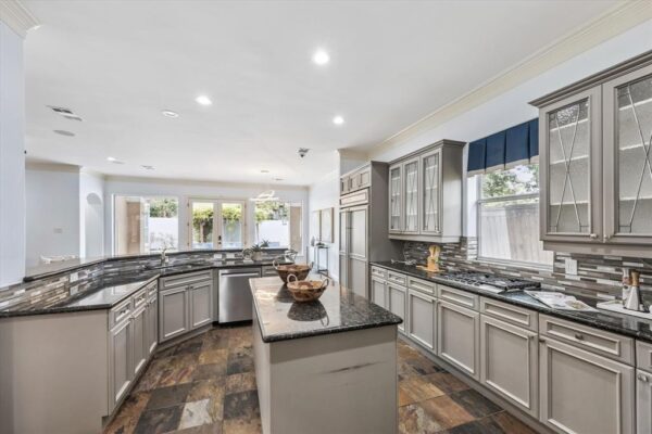 11 Pecan Trail Lane  Houston 77055 Harris - Image 13