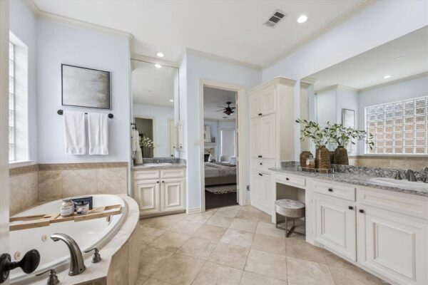 11 Pecan Trail Lane  Houston 77055 Harris - Image 16