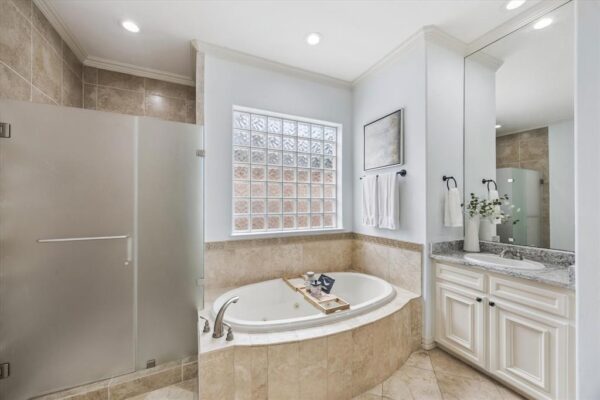 11 Pecan Trail Lane  Houston 77055 Harris - Image 17
