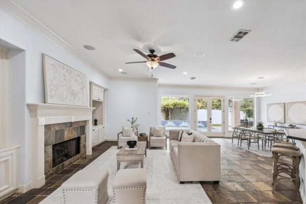 11 Pecan Trail Lane  Houston 77055 Harris - Image 2