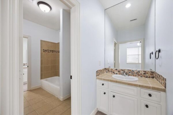 11 Pecan Trail Lane  Houston 77055 Harris - Image 21