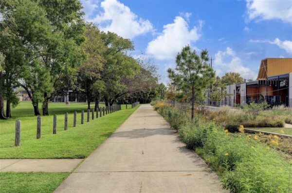 110 E 28th Street  Houston 77008 Harris - Image 39
