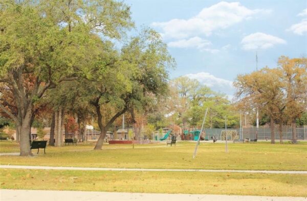 110 E 28th Street  Houston 77008 Harris - Image 42