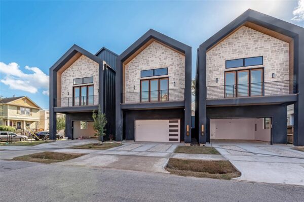 1104 W 9th Street  Houston 77007 Harris