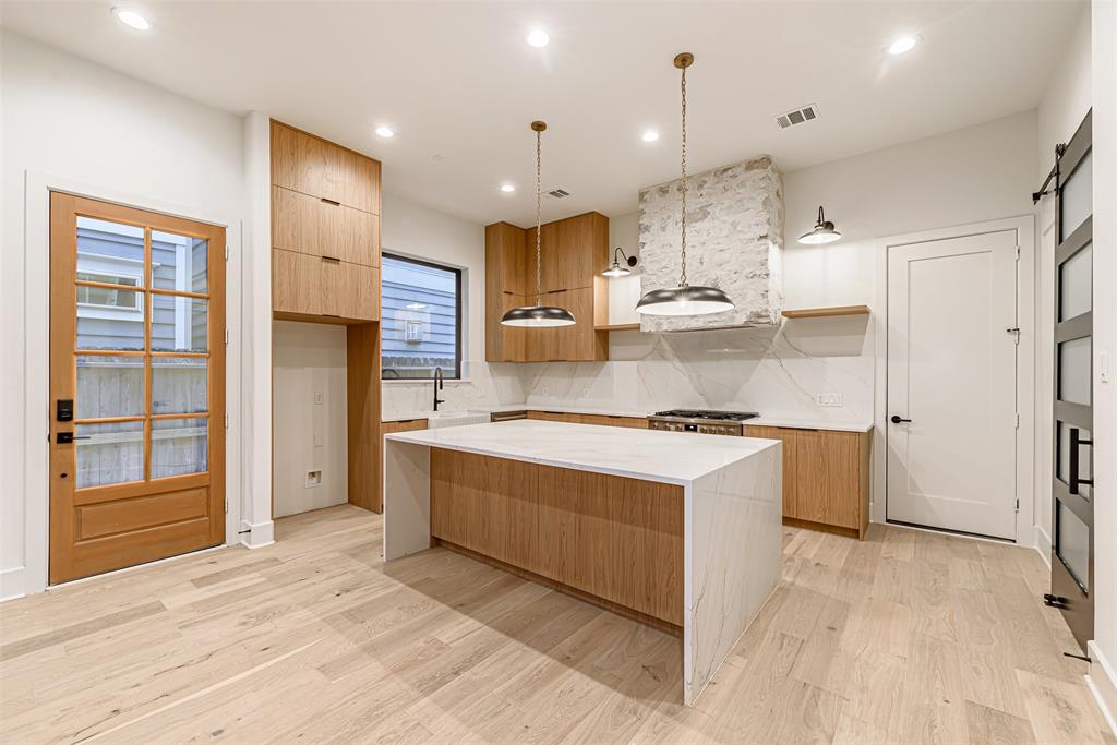 1104 W 9th Street  Houston 77007 Harris - Image 6