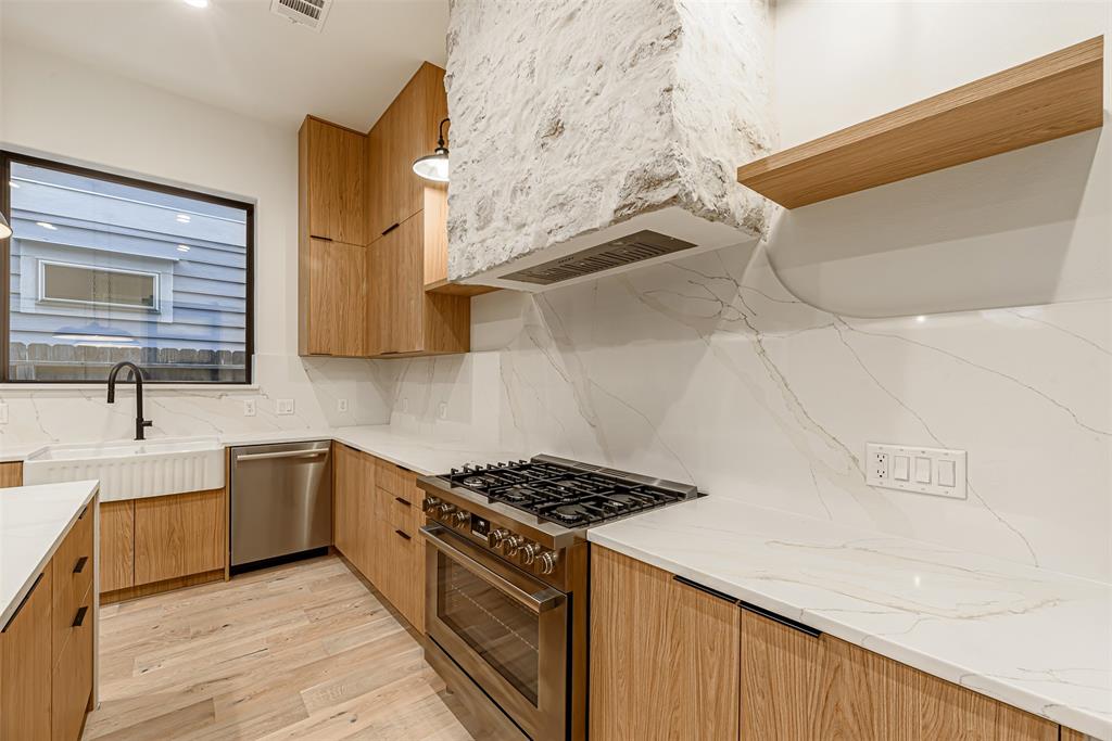 1104 W 9th Street  Houston 77007 Harris - Image 8