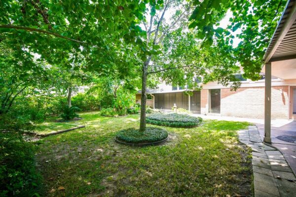 1114 Guinea Drive  Houston 77055 Harris - Image 12