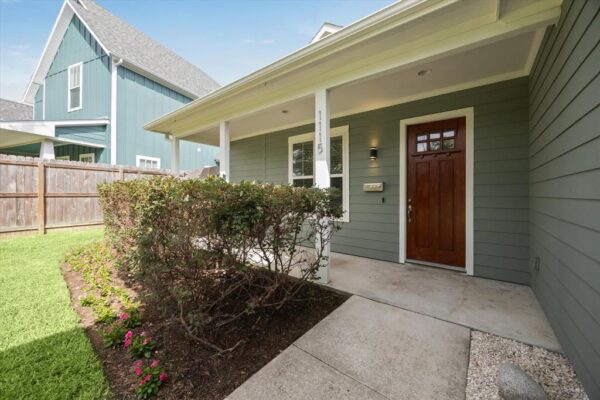 1115 Du Barry Lane  Houston 77018 Harris - Image 2