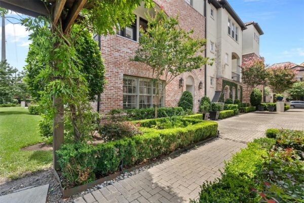 1156 Mosaico Lane  Houston 77055 Harris - Image 2