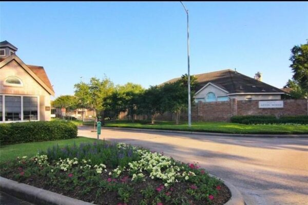 1211 Campton Court  Houston 77055 Harris - Image 42