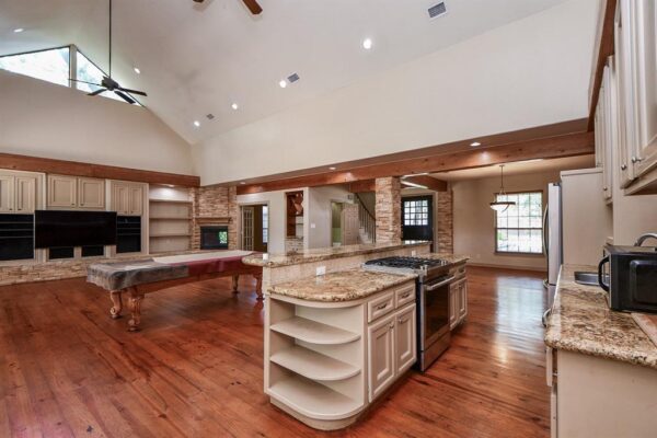 1240 Bingle Road  Spring Valley Village 77055 Harris - Image 18