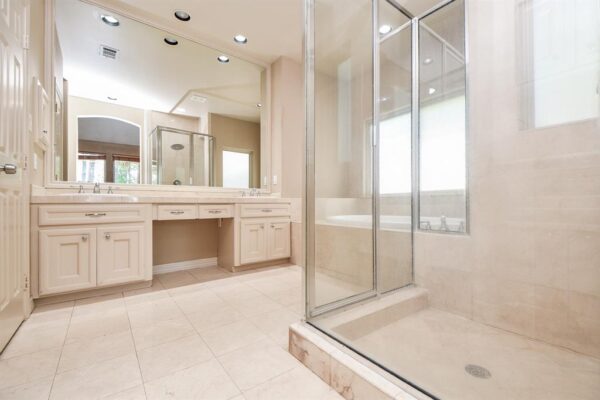 1240 Bingle Road  Spring Valley Village 77055 Harris - Image 24