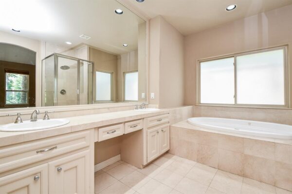 1240 Bingle Road  Spring Valley Village 77055 Harris - Image 25