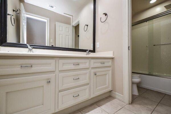 1240 Bingle Road  Spring Valley Village 77055 Harris - Image 35