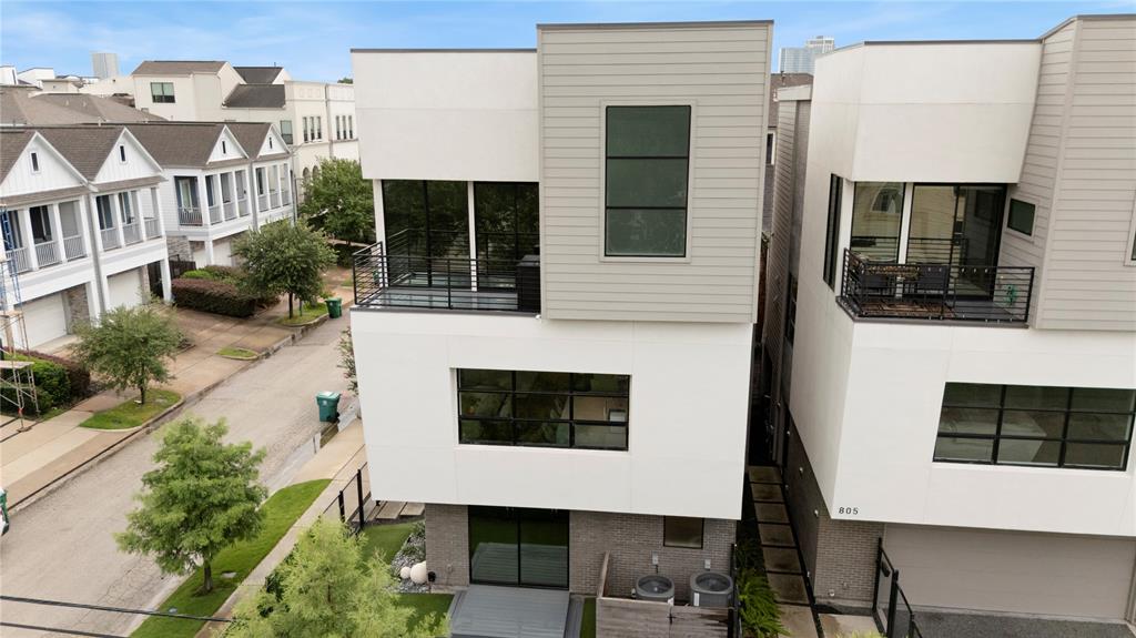 1302 Crocker Street  Houston 77019 Harris - Image 2