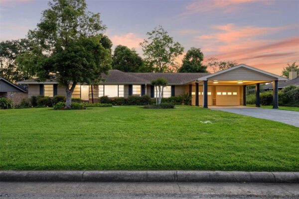 1309 Centennial Drive  Houston 77055 Harris - Image 2