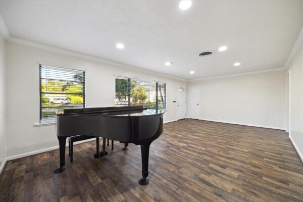 1309 Centennial Drive  Houston 77055 Harris - Image 7