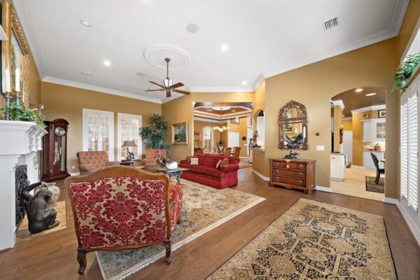 1310 Whispering Pines Drive  Houston 77055 Harris - Image 11