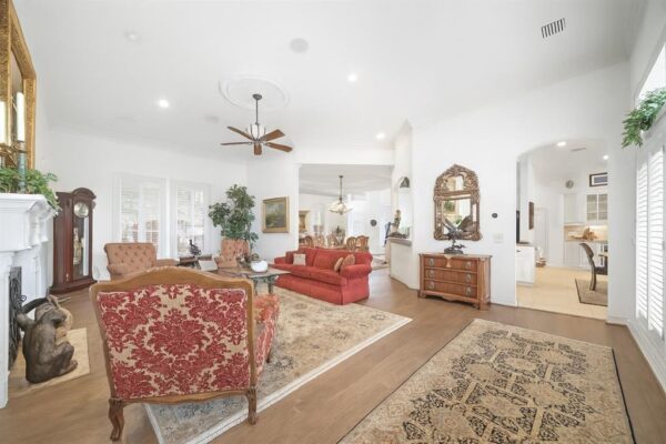 1310 Whispering Pines Drive  Houston 77055 Harris - Image 12