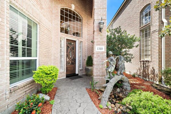 1310 Whispering Pines Drive  Houston 77055 Harris - Image 2