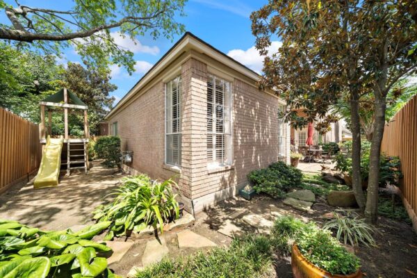 1310 Whispering Pines Drive  Houston 77055 Harris - Image 26