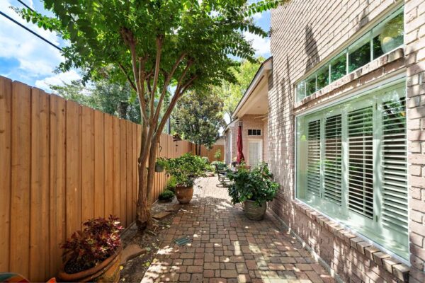 1310 Whispering Pines Drive  Houston 77055 Harris - Image 27