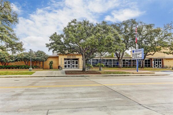 1310 Whispering Pines Drive  Houston 77055 Harris - Image 28