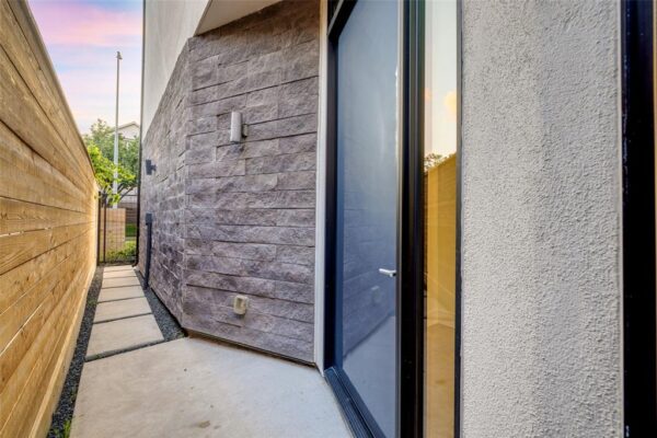 1415 CROCKER Street  Houston 77019 Harris - Image 2
