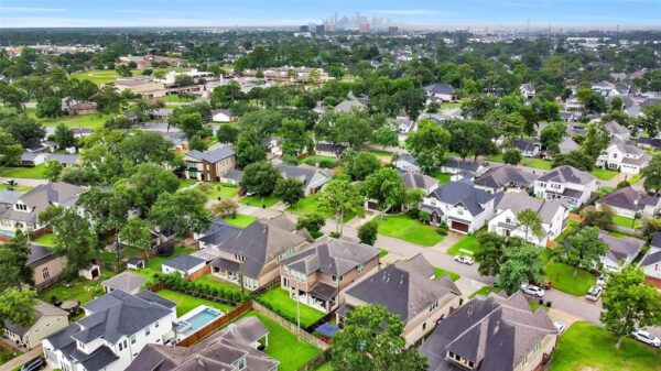 1706 Hewitt Drive  Houston 77018 Harris - Image 36